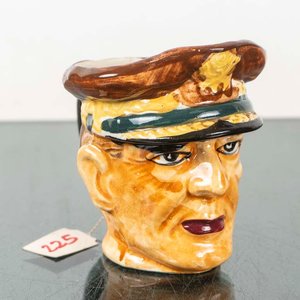 Lote siguiente: Jarra de Cerveza con Rostro de Capitán Pirata, Cerámica