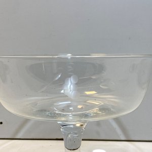 Lote de 8 piezas de bazar de vidrio: jarra, compotera, bowl, vasos, florero y lecherita - imagen 4