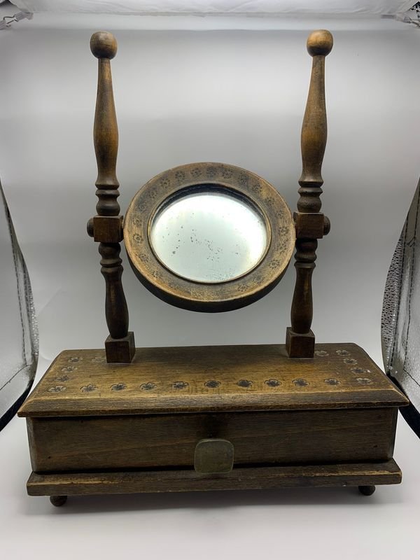 Reloj de madera en miniatura con espejo - imagen 1