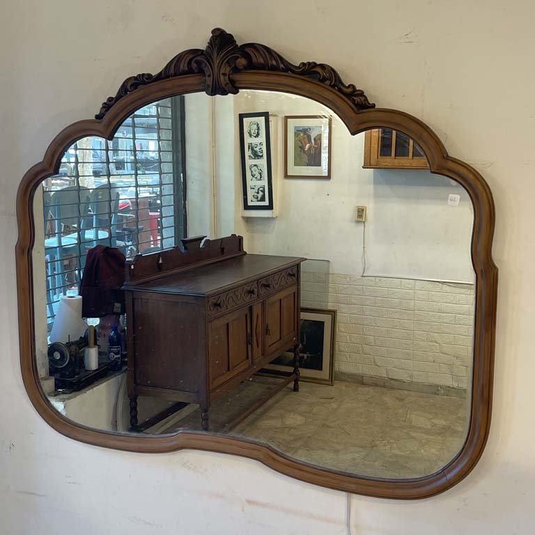 Lote anterior: Espejo marco curvo de gran tamaño - Medidas: 107x87cm