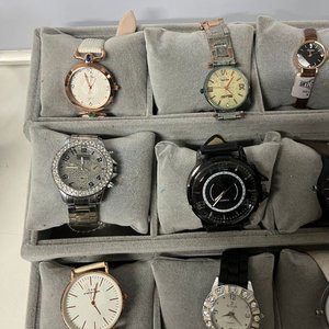 Lote de 12 Relojes, 2 Veladores y Lámpara Colgante Gris - imagen 10