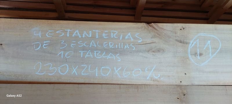 Estantería en madera con escalera y tablones - imagen 2