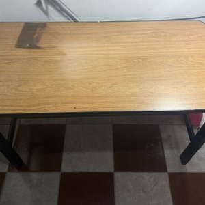 Escritorio Rectangular Tapa Madera Clara y Patas Negras - imagen 8