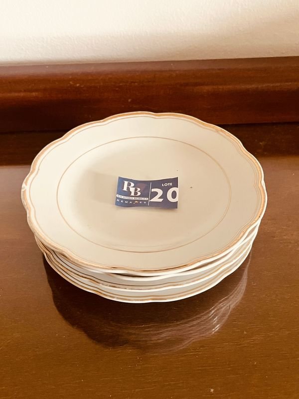 4 Platillos de Porcelana con Borde Dorado, Made in China - imagen 1