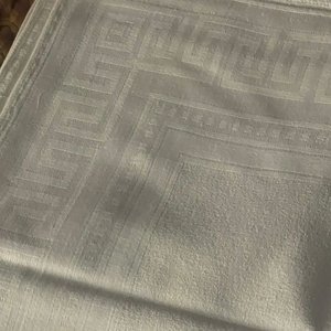 Elegantes Servilletas Blancas Damasco con Guarda Griega (6 Unidades) - imagen 2