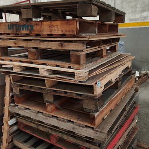 Lote de Pallets, Marcos y Tableros de Madera Usados - imagen 4