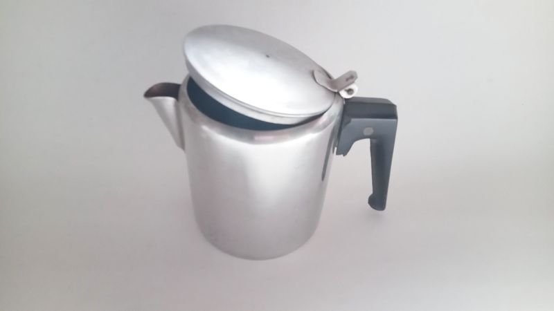 Lote siguiente: Tetera y cafetera de aluminio