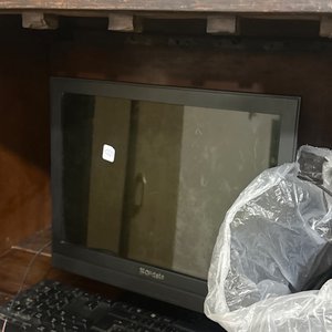 Lote anterior: Monitor y teclado 