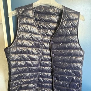 4 Chalecos Reversibles de Nylon en Colores Variados - imagen 2