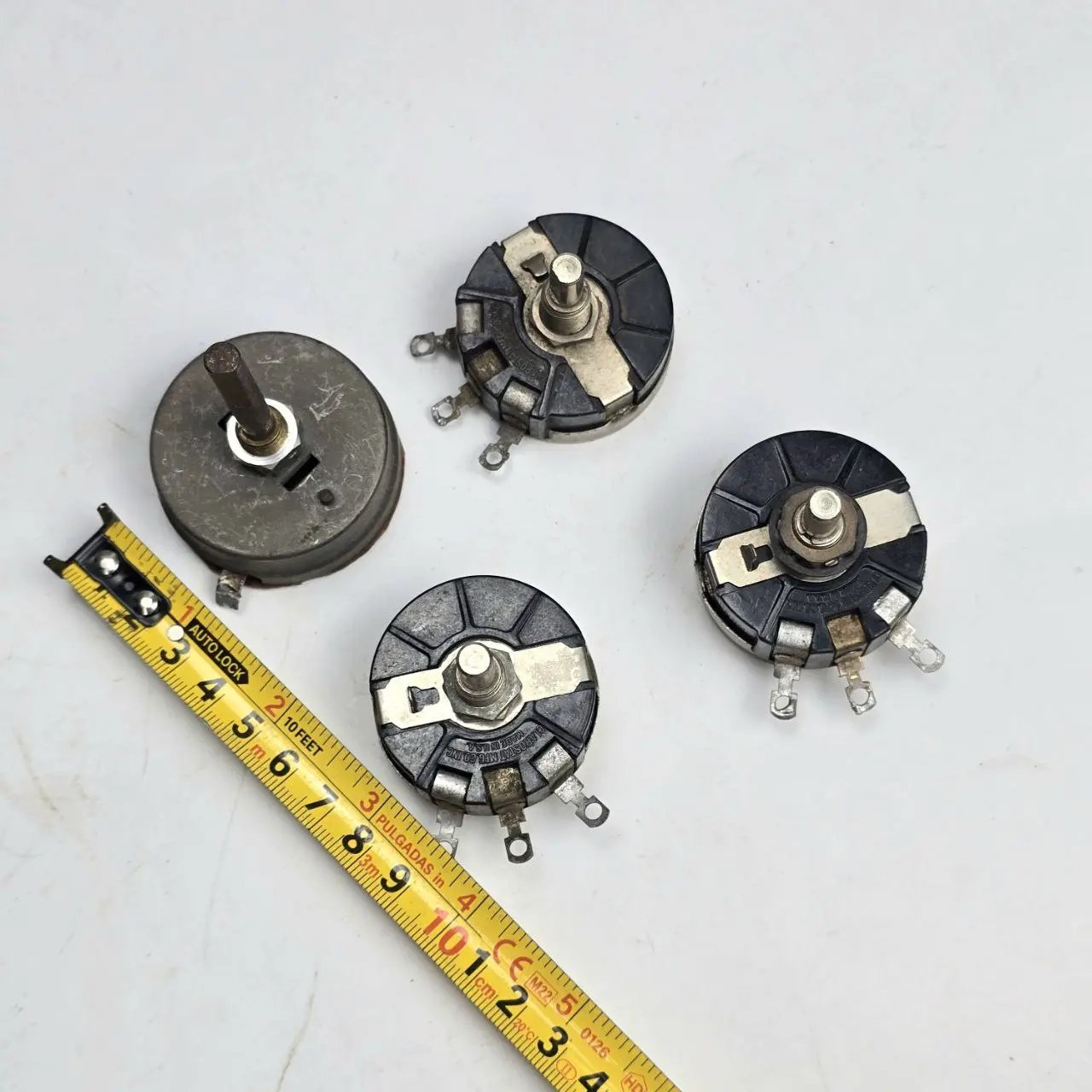 Item lote-16-recostados-varios - Image 0