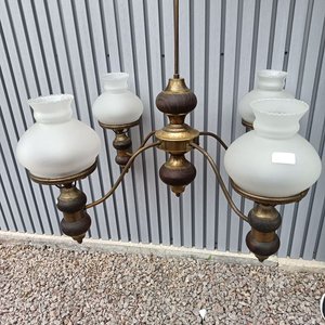 Lote anterior: Araña de Bronce y Madera con 4 Tulipanes