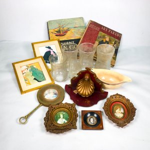 Lote Variado: Libros, Vasos, Cuadros Miniatura y Adornos Vintage - imagen 2
