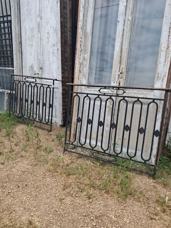 Lote siguiente: Balcones antiguos de varillas cuadradas para venta