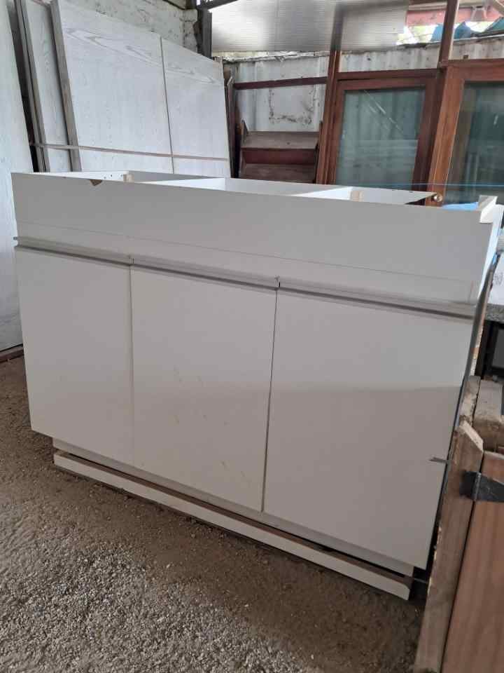 Mueble de Cocina Blanco con Puertas