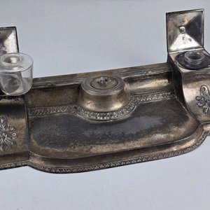Tintero Antiguo con Figura de Dama de la Justicia y Detalles Ornamentales - imagen 4