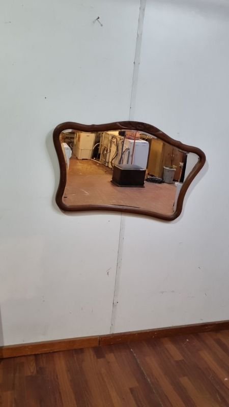 Espejo antiguo con marco de madera - imagen 2