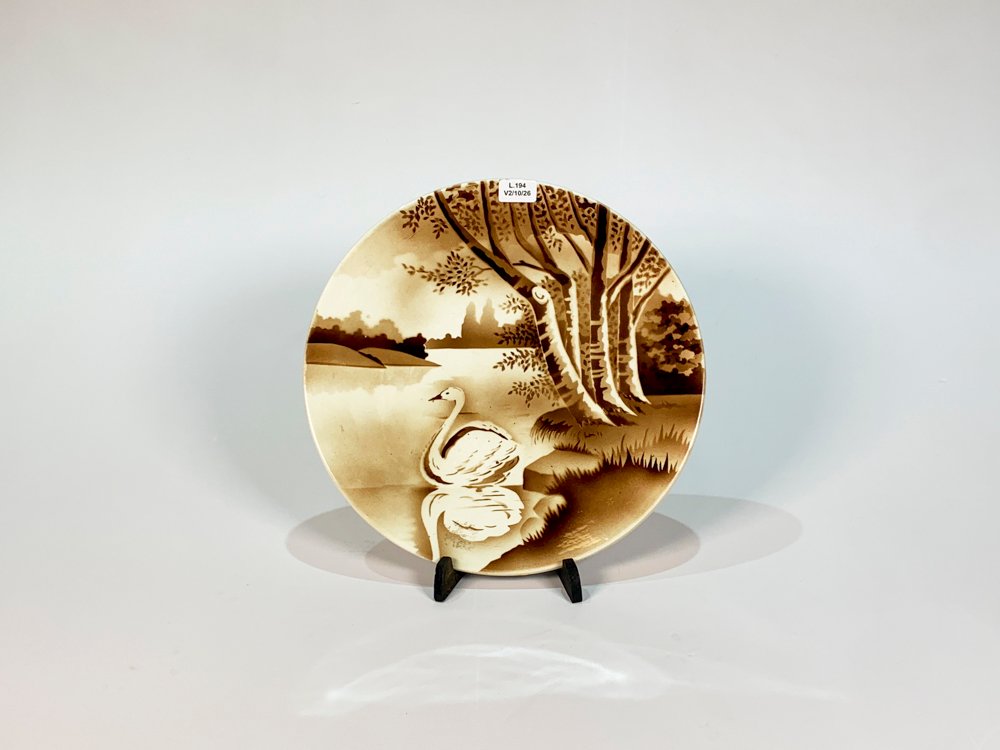 Plato Decorativo Cerámica Paisaje Laguna Cisne Blanco y Marrón 27 cm