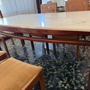 Mesa de Comedor con Tapa de Mármol y 6 Sillas de Madera y Caño - imagen 4