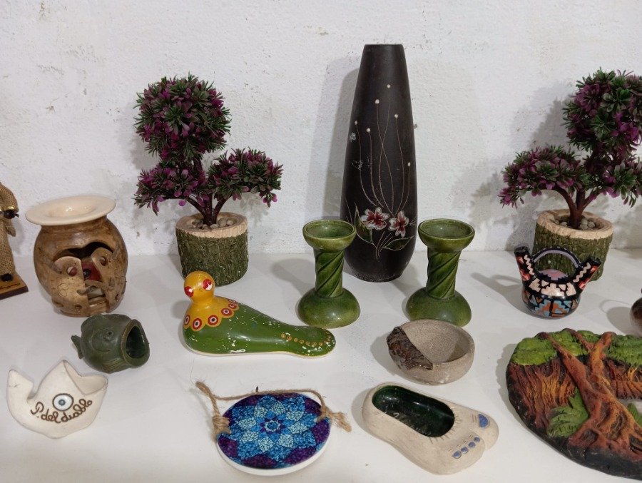 Piezas decorativas en cerámica y otros materiales - imagen 4