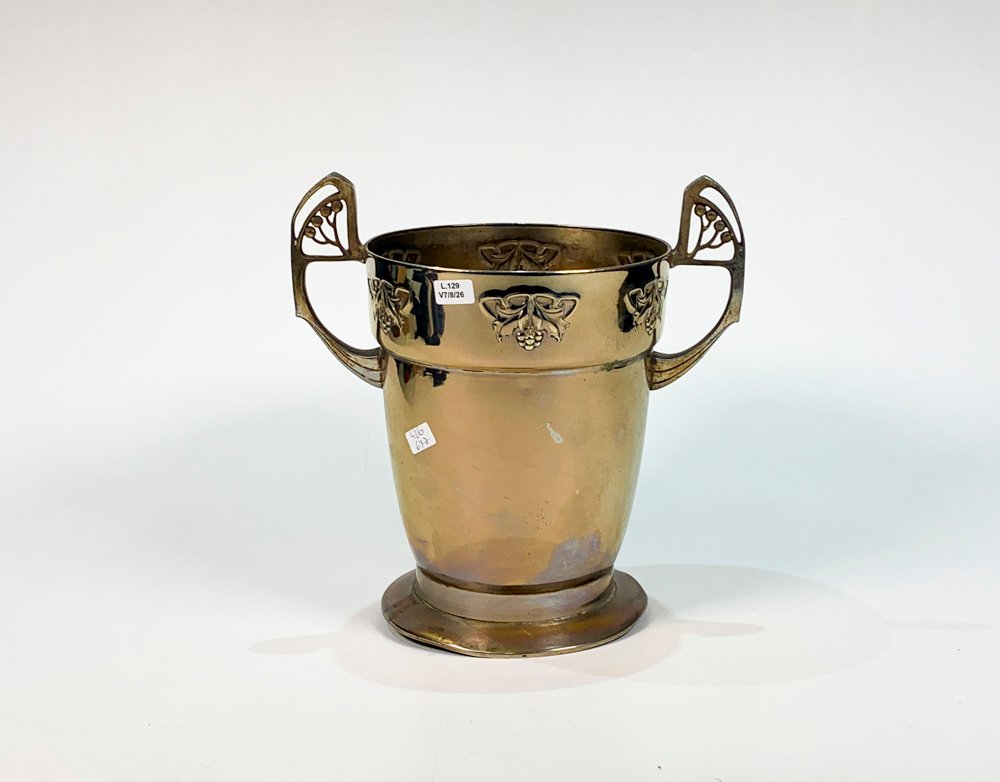 Champagnera Cónica Art Nouveau en Metal con Asas y Decoración de Frutos