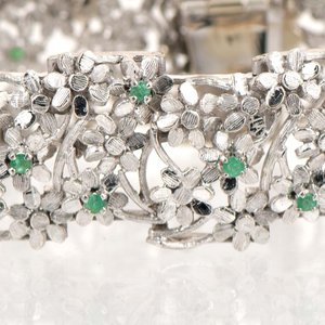 Pulsera de Oro Gris con Esmeraldas y Brillantes - imagen 2