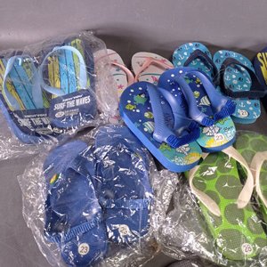 15 Pares de Chancletas para Niños con Diseños Variados y Talles Diversos - imagen 4