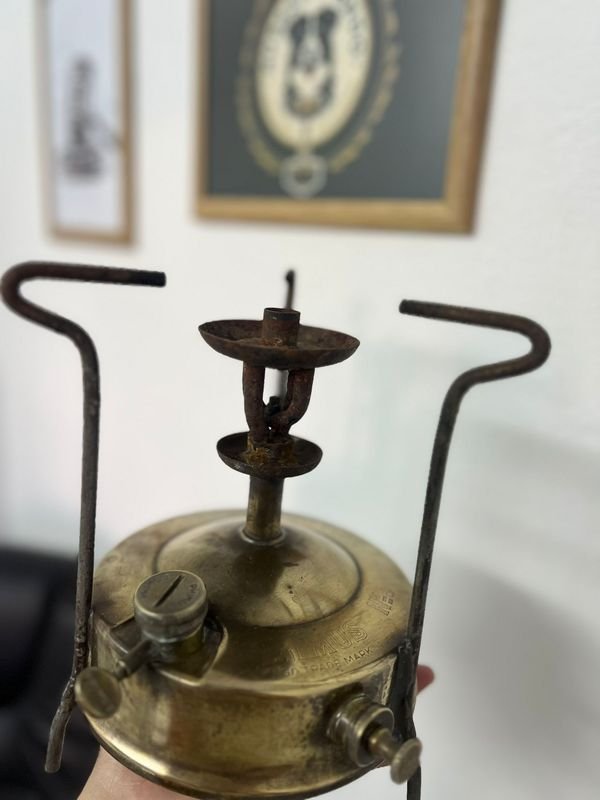 Antiguo Primus Original: Un objeto de metal antiguo con detalles únicos - imagen 4