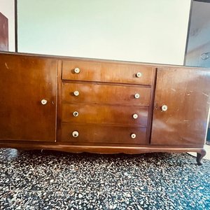 Lote anterior: Bargueno de madera con 2 puertas, 4 cajones y tapa de vidrio