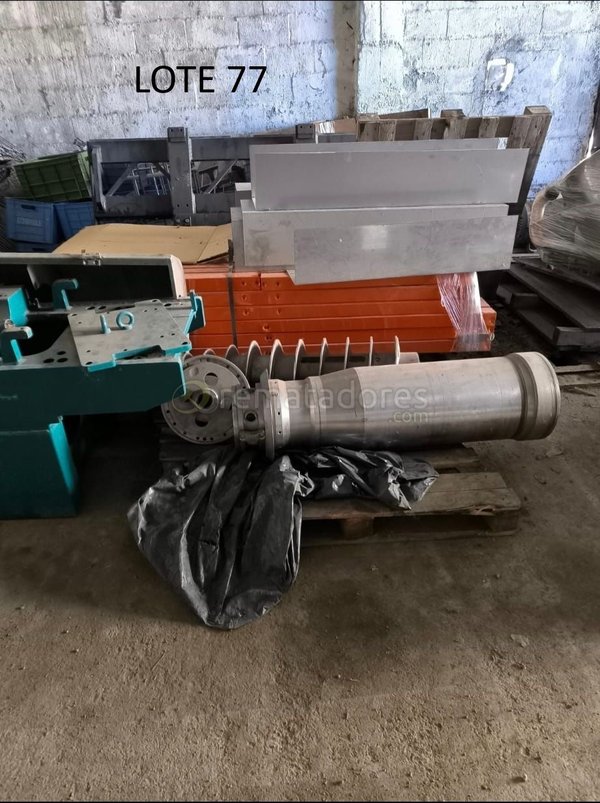 Componente Industrial Metálico con Tornillo Sin Fin