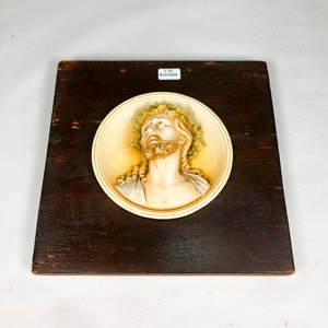 Relieve Circular de Jesús en Yeso con Corona de Espinas - imagen 2