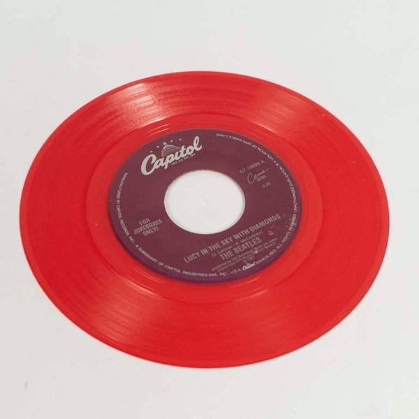Disco Vinilo Single Capitol "Lucy in the Sky with Diamonds" Edición Coleccionista Roja