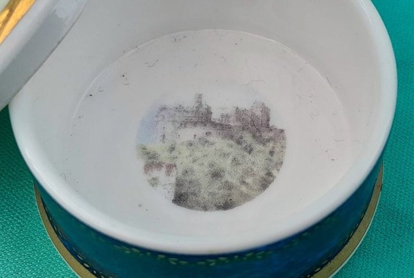 Pequeño alhajero coleccionable de porcelana con escena campestres y castillos - imagen 5