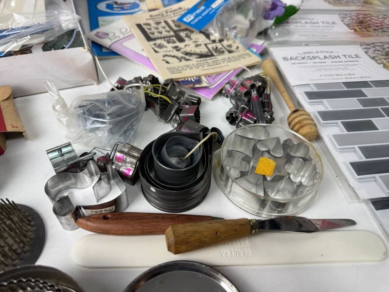 Gran lote de accesorios para manualidades y herramientas - imagen 3