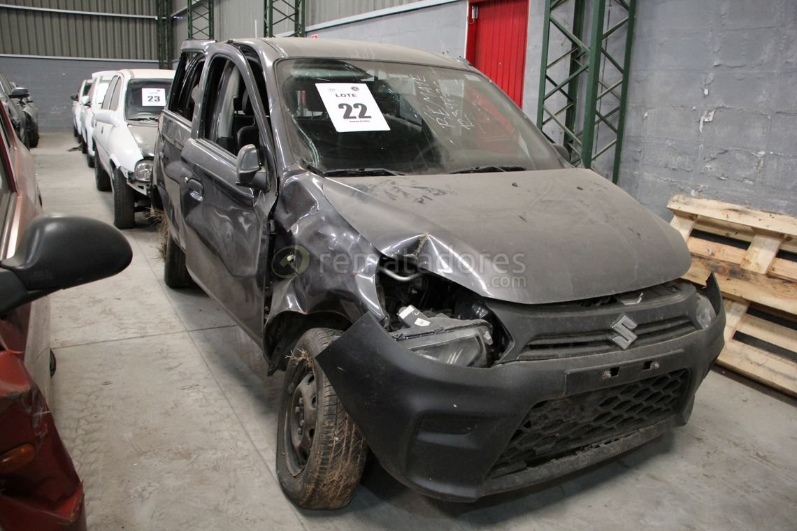 Suzuki Alto 2015 Gris Oscuro con Daños