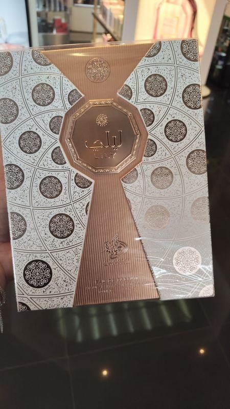 AL WATARTALH ETERNO 100ML - Un regalo de lujo en un paquete elegante