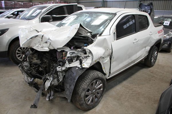 Camioneta Fiat Strada Blanca con Daños Severos - imagen 1