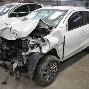 Camioneta Fiat Strada Blanca con Daños Severos - imagen 1