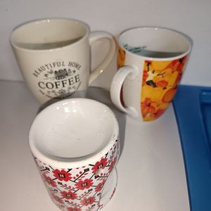 Bandeja Azul, Lámpara de Mesa y Tazas Decoradas - imagen 3