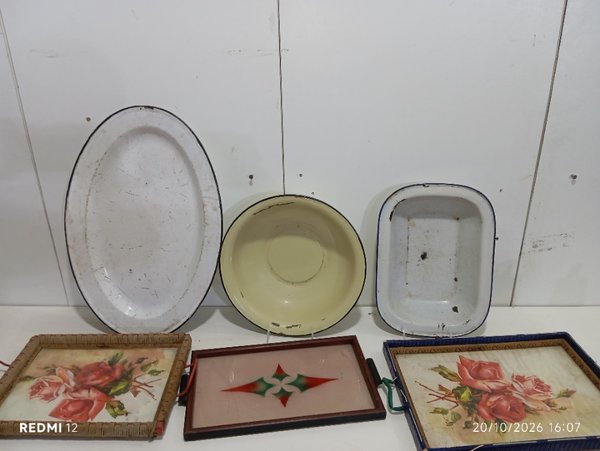 Lote de 6 piezas: 3 fuentes y recipientes esmaltados y 3 bandejas decorativas - imagen 1