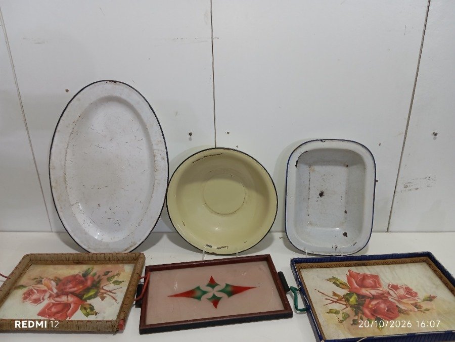 Lote de 6 piezas: 3 fuentes y recipientes esmaltados y 3 bandejas decorativas