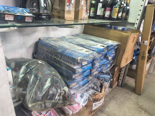 Lote de Teclados Turbo-Shark y Accesorios Varios