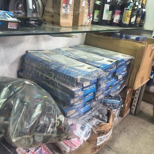 Lote siguiente: Lote de Teclados Turbo-Shark y Accesorios Varios
