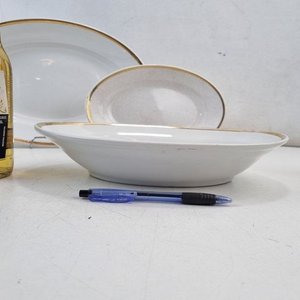 Juego de Vajilla Blanca con Filete Dorado: Salsera, Plato, Fuente Oval y Hondo - imagen 4
