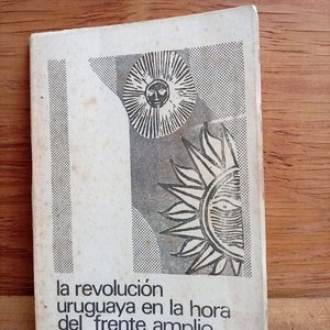 Lote siguiente: Libro "La Revolución Uruguaya en la Hora del Frente Amplio" de Rodney Arismendi (1971)