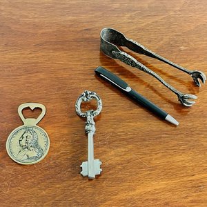 Lote de 2 Destapadores Coleccionables y Pinza de Platina Antigua - imagen 1