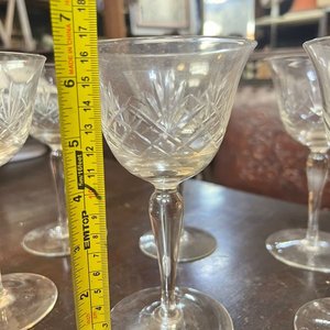 Juego de 6 Copas Antiguas de Cristal Tallado con Decoración Geométrica y Floral - imagen 4