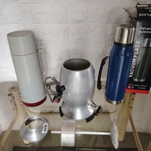 Lote de Cafetera Eléctrica Vintage y Dos Termos - imagen 3
