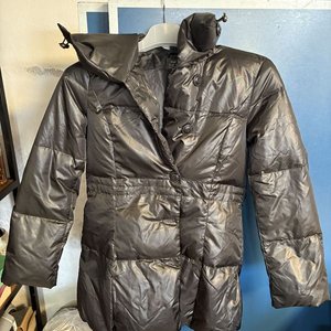 Lote siguiente: 3 Camperas de Pluma Negras Talle 55