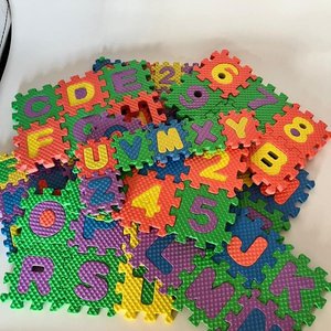 Piso Didáctico de Goma Eva con Letras y Números Encastrables - imagen 3