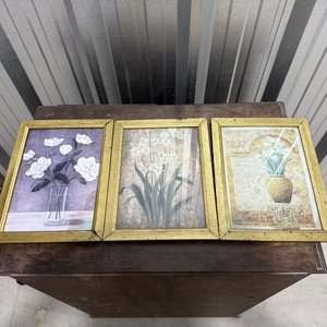Lote de 3 Cuadros Decorativos con Flores Blancas y Marcos Dorados - imagen 2